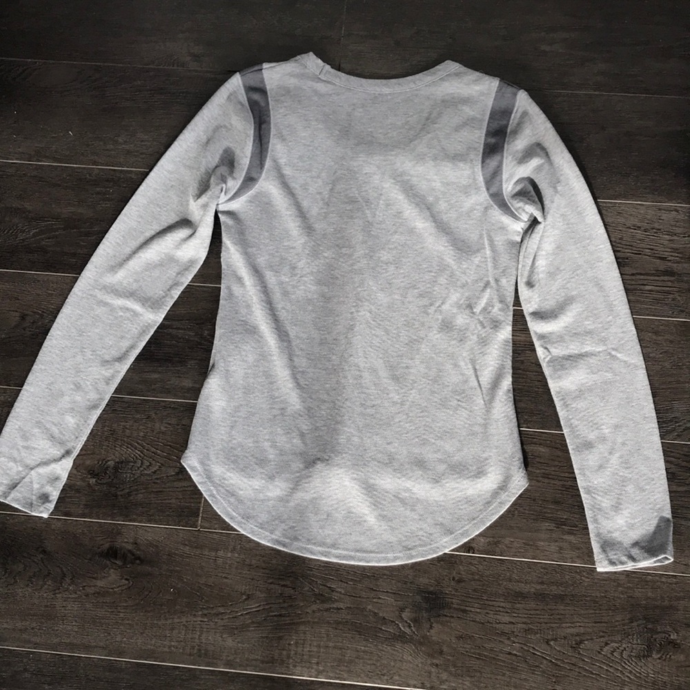 #6 UNDER ARMOUR long sleeve shirt - Picture 2 of 3